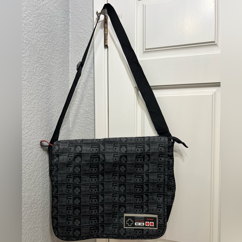 Nintendo Rare Retro Controller Pattern Laptop Messenger Bag